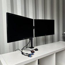 Dual LG Flatron Monitor/Screen Setup 2 x 22" 1920x1080 HD with Dual Stand. 