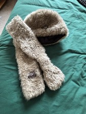 UGG Australia Hat And Scarf