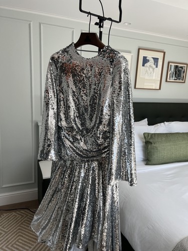 Stunning silver sequin - stunning,