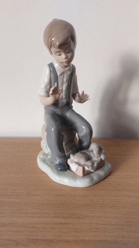 Nao lladro watching - nao, “watching