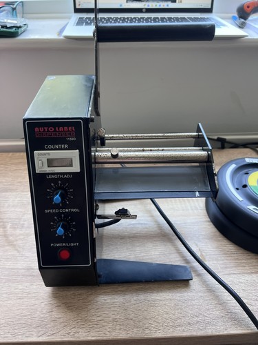 Auto label dispenser device - label,