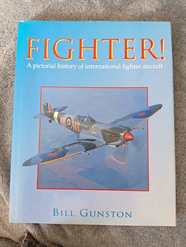 Fighter pictorial history of - fighter!,