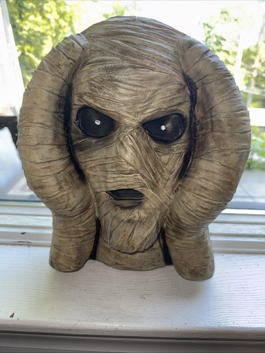 Scary peeper mummy - scary,