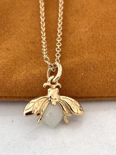 Bee pendant necklace gold - bee,