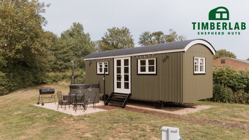 Shepherds hut 24ft x - 24ft,