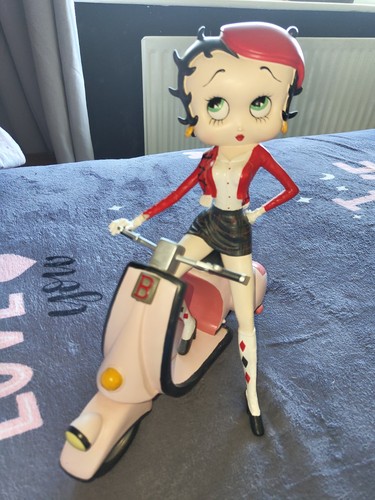 Betty boop scooter figurine - on,