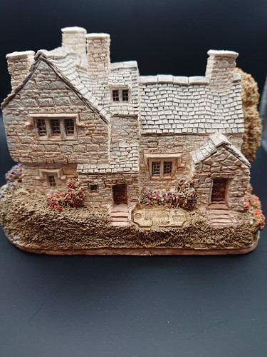 Lilliput lane moreton manor - lilliput,