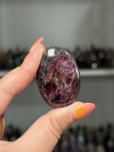 Gemmy rhodolite garnet - gemmy,