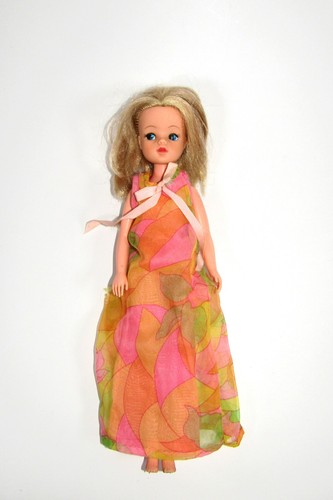 Vintage 1980 sindy doll - /,