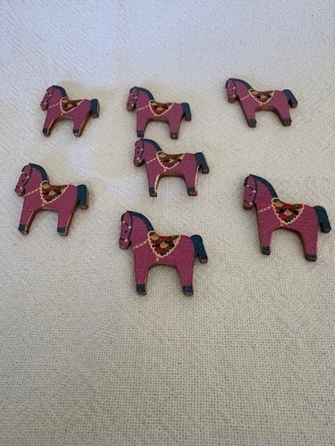 Pink wooden horse buttons - 7,
