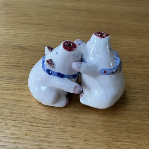 Vintage cuddling pigs white - vintage,
