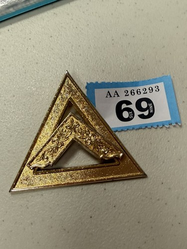 Masonic royal arch officer - arch,
