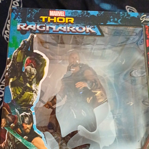 Diamond select toys marvel - diamond,