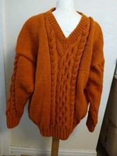 BN HAND KNITTED MENS  CHUNKY  V NECK SWEATER IN VARIOUS COLOURS & SIZES