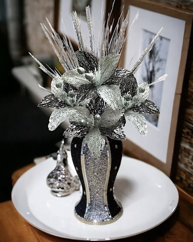 Black silver vase with flowers - black,