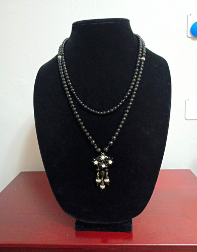 Vintage black bead necklace - black,