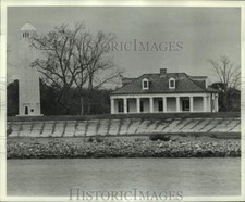 1976 press photo view - photo, from
