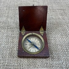 ANTIQUE GEORGIAN c1800 POCKET COMPASS MOUNTED IN WOODEN BOX WITH BRASS FITTINGS