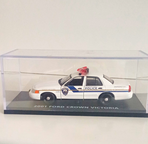 Ford crown victoria 2001 - victoria,
