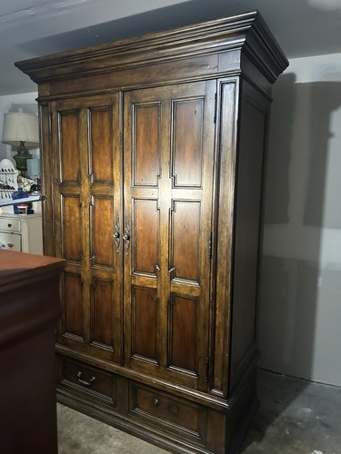 Traditional medium wood - traditional,
