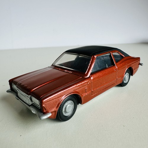 Corgi ford cortina gxl - 1:43,