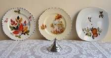 3 Vintage Cake Stand Plates & 1 Cake Stand. Coronet Ware Parrot & Co/Midwinter.