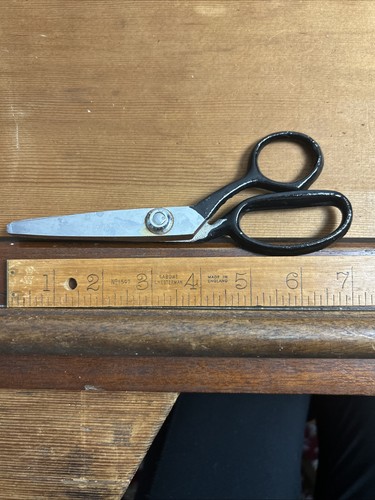 Vintage pinking shears feature - pinking,