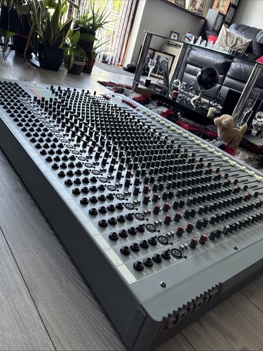 Soundcraft mixer - 24:8:2,