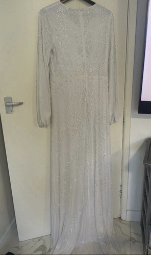 White boho neck - v-neck, sleeve