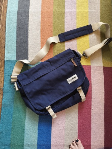Eastpak navy messenger - navy, laptop