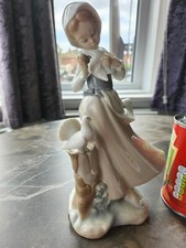LLADRO 4915 Girl With Pigeons