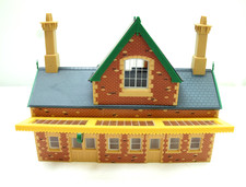 HORNBY R 502  BOOKING HALL