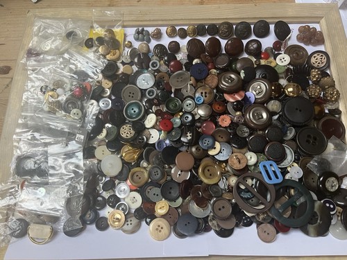 Approx 3kg vintage buttons - approx,