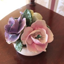 Thorley Staffordshire Pottery - Round posy of flowers