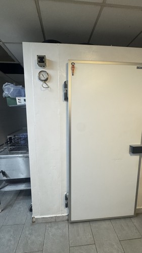 Walk fridge cold - fridge,