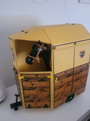 Vintage sindy horsebox - horsebox, and