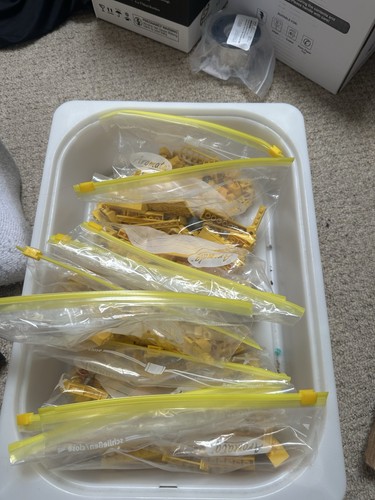 8kg yellow lego pieces - of,