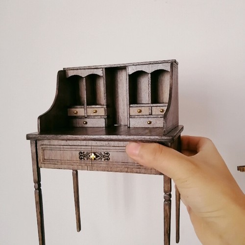 Scale dolls house - 1:12,