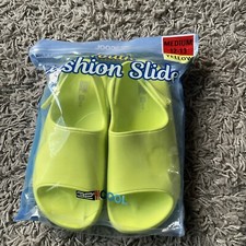 32 Degrees Cool Youth Cushion Slides Yellow Size MEDIUM 12/13 XMAS