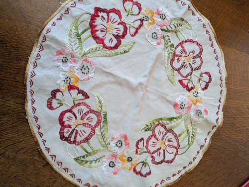 Circular hand embroidered - circular,