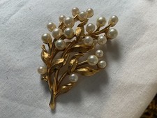 Vintage Signed Crown Trifari Faux Gold Pearl Brooch Pin  Blossom 