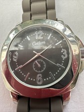 Cotton Traders Gent's Quartz Watch With A Silicone Rubber Strap