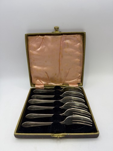 Cased set vintage art - set,