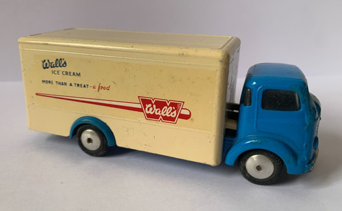 Corgi toys 453 - commer, walls