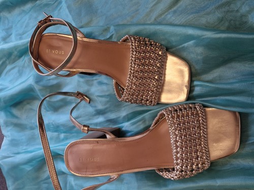 Very nice gold - , shoe