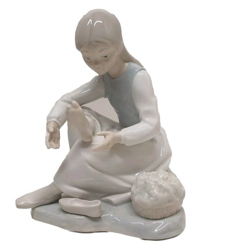 Nao lladró girl - nao, by
