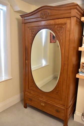 Beautiful solid oak antique - beautiful,