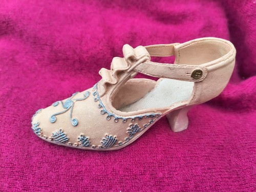 Miniature shoe step time - shoe,