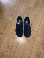 1 Pair Off Skechers Slipins