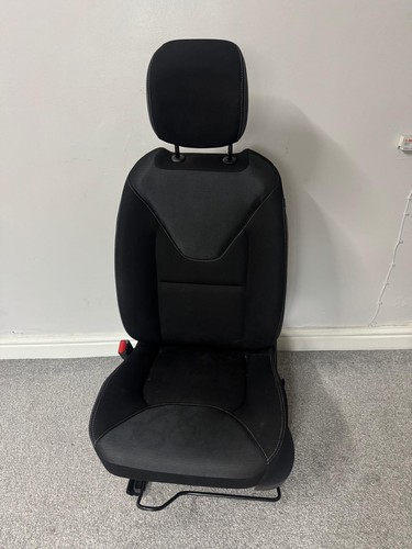 Renault clio left - front, seat